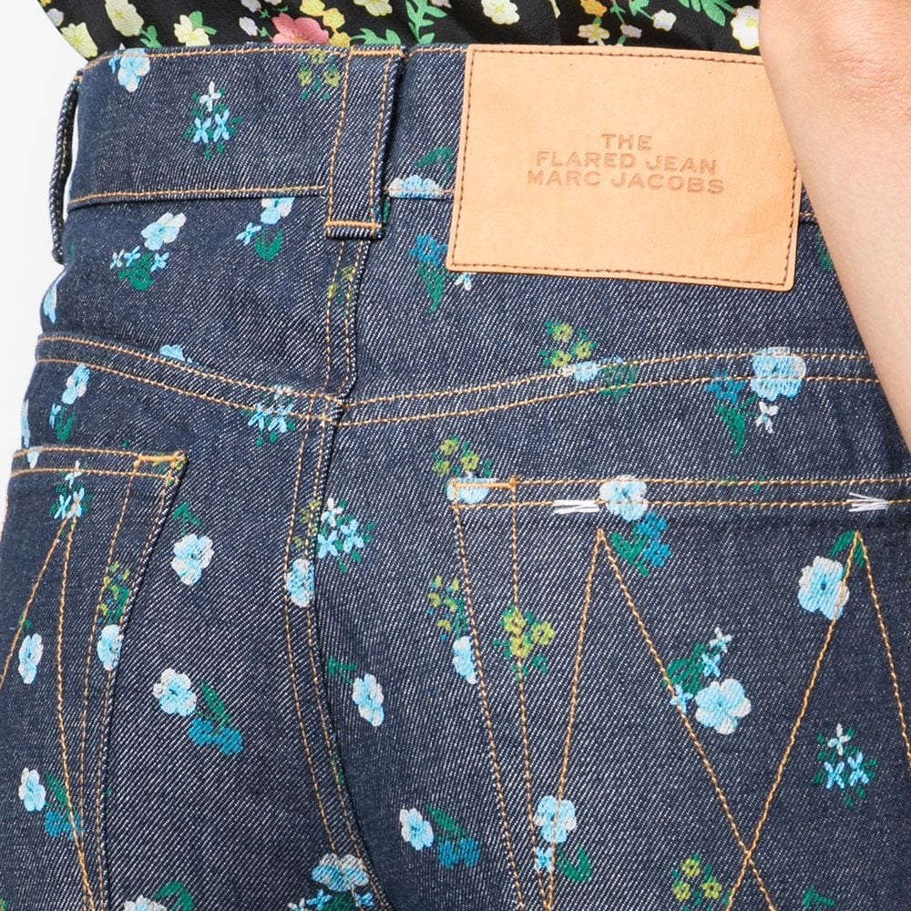 🎉 HOST PICK 🎉 Marc Jacobs The Flared Jean - Picture 2 of 5